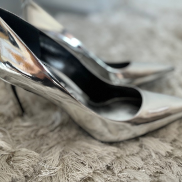 Brand New Tom Ford silver leather pointy stilettos - Picture 2 of 9